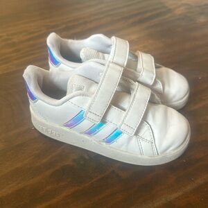 White Adidas tennis shoes